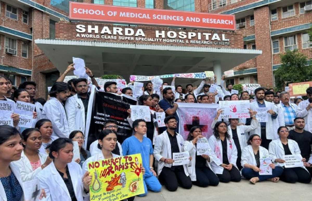 नोएडा के अस्पतालों में हड़ताल का असर, ओपीडी बंद, मरीज परेशान